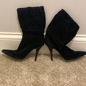 Bakers Black suede nakeita slouchy ankle boots. Size 6.5